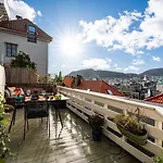 Dom wakacyjny Sunny Terrace In Centre - Charming House *