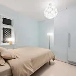 Sunny Terrace In Centre - Charming House * Μπέργκεν