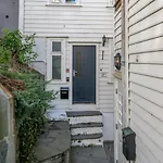 Sunny Terrace In Centre - Charming House Σπίτι διακοπών Μπέργκεν
