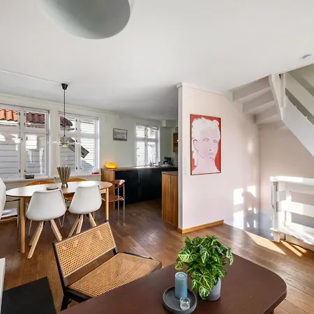 Sunny Terrace In Centre - Charming House بيت للعطل برغن