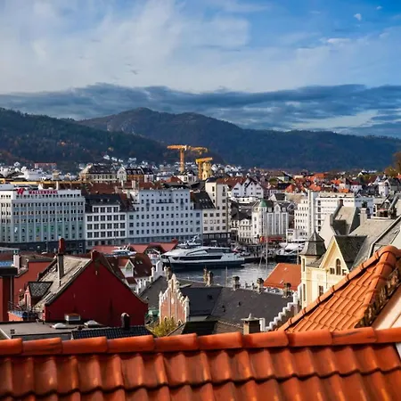 Sunny Terrace In Centre - Charming House Ferienhaus Bergen